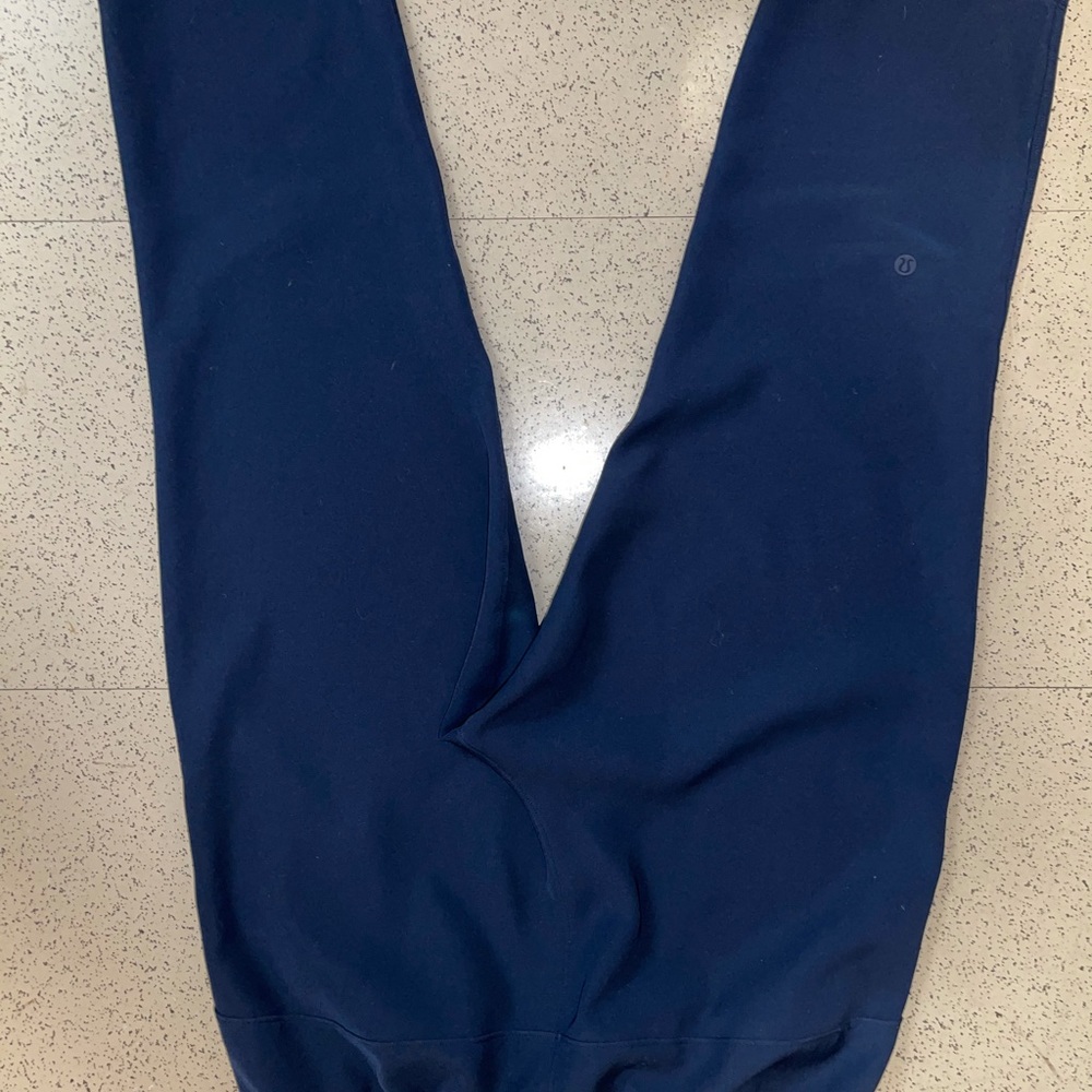 Lululemon pant crop size 8 - Picture 2 of 3